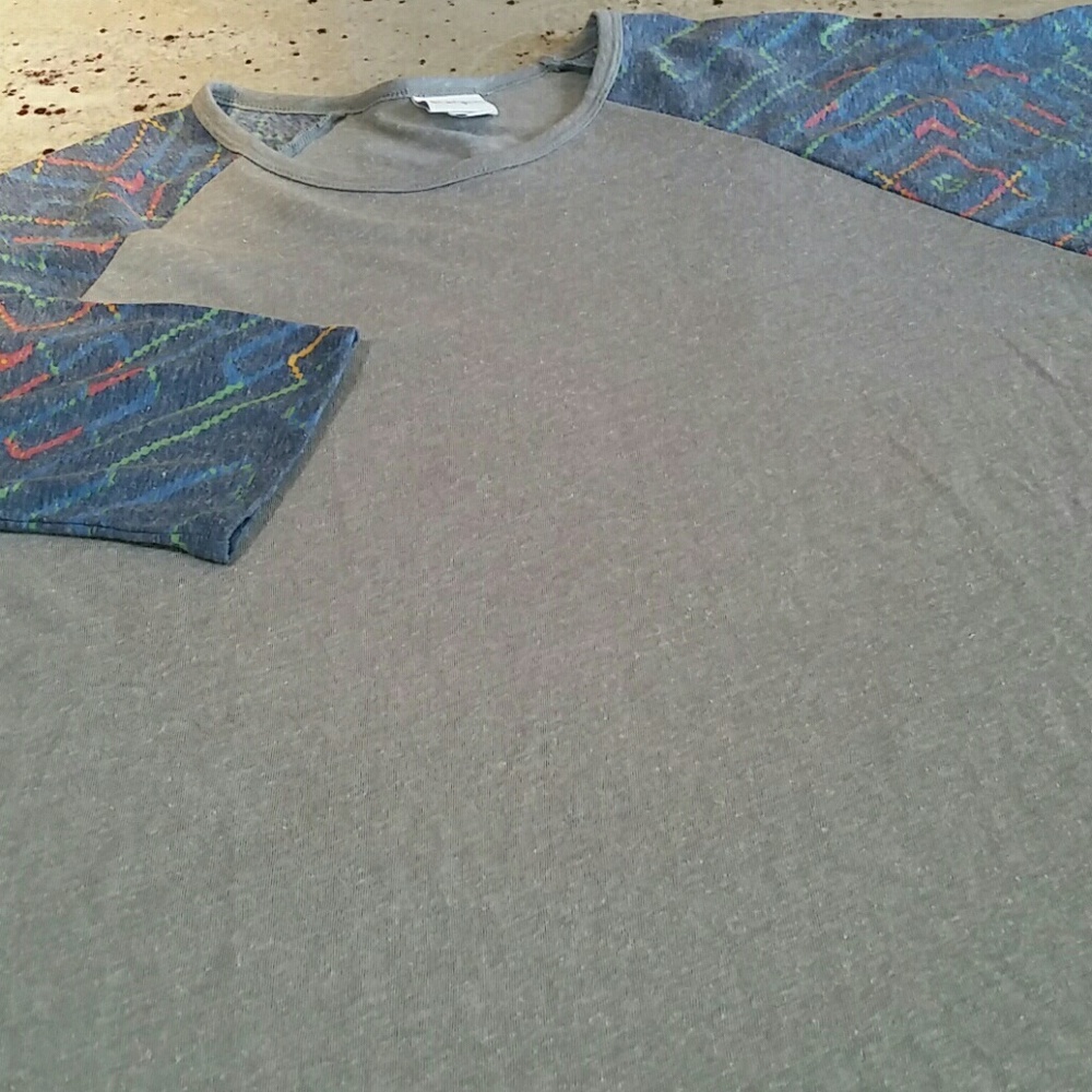LuLa Roe Randy Tee